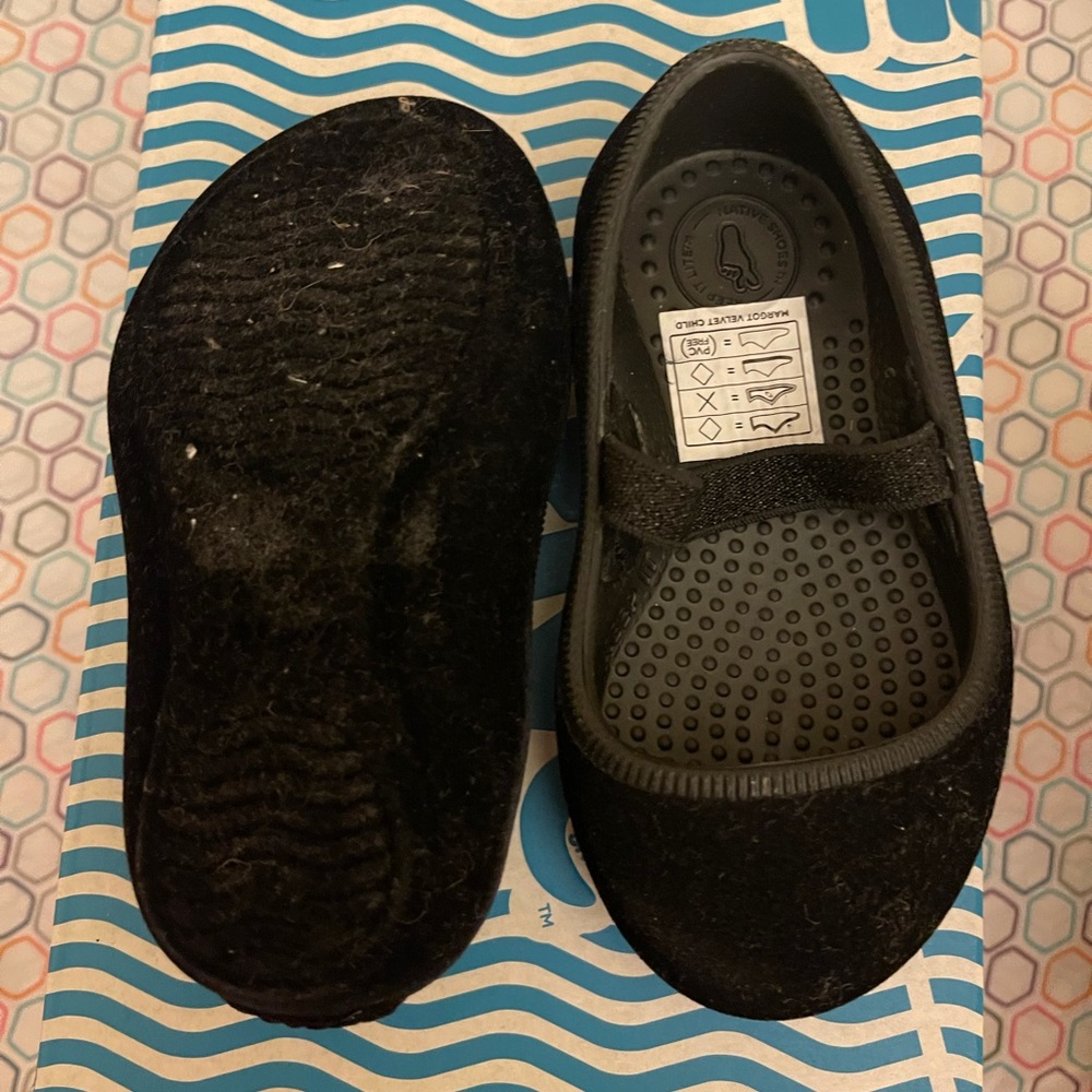 Native girls shoes size c4
